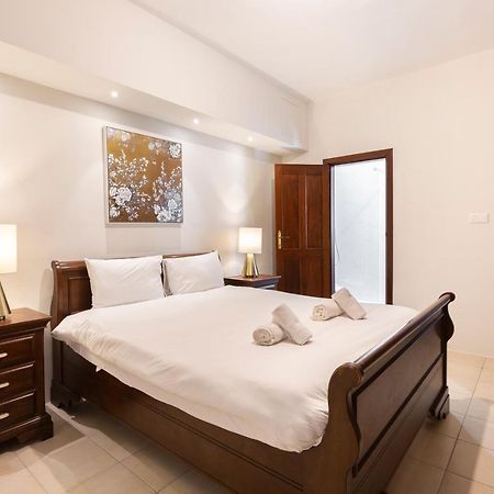 Sliema Central Apartment Just Minutes From The Beach By Jl Exterior photo